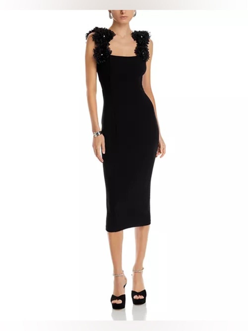 Elliatt
Gabby Chrysanthemum Appliqué Dress